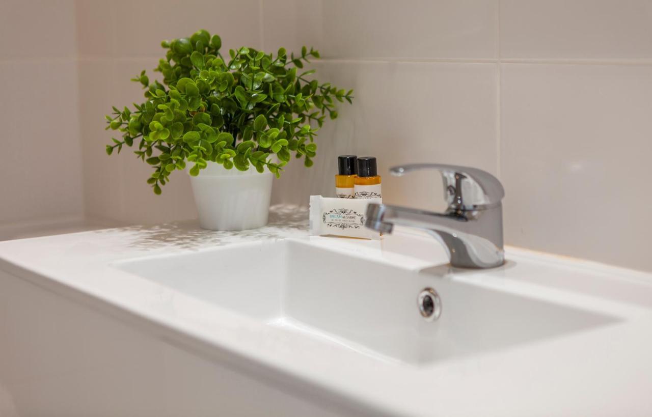B48 - Olive Tree Street 2 Bed Flat Apartment Lagos Luaran gambar